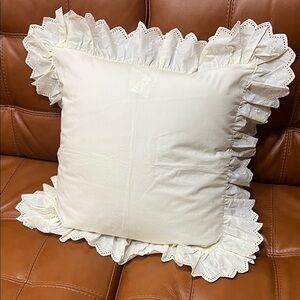 Ralph Lauren home Accent Pillow.💯cotton. Embroidery